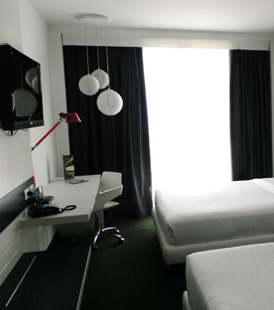 Idea Hotel Milano Malpensa Airport Case Nuove  Eksteriør billede A room at the hotel