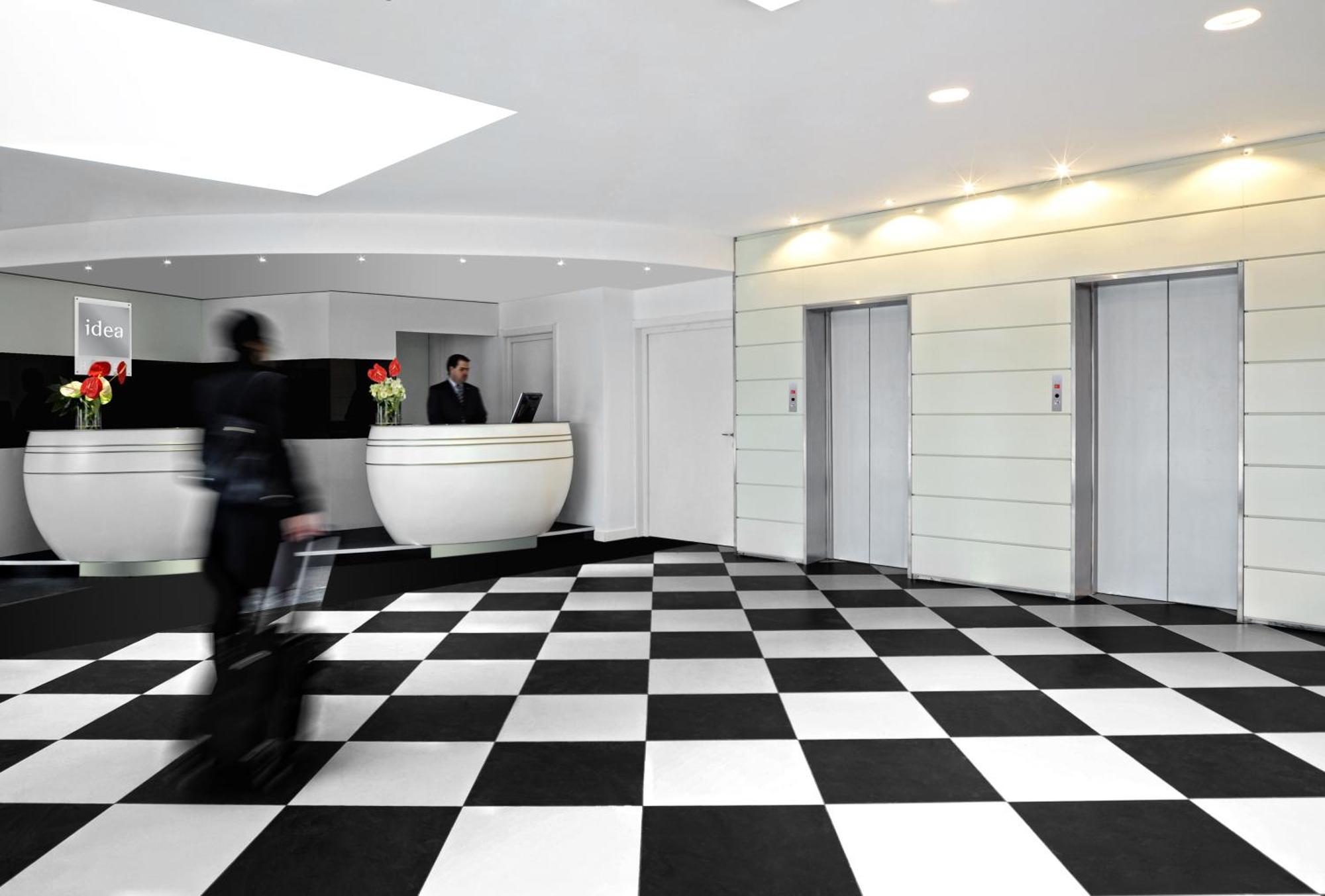 Idea Hotel Milano Malpensa Airport Case Nuove  Eksteriør billede Reception of a modern hotel