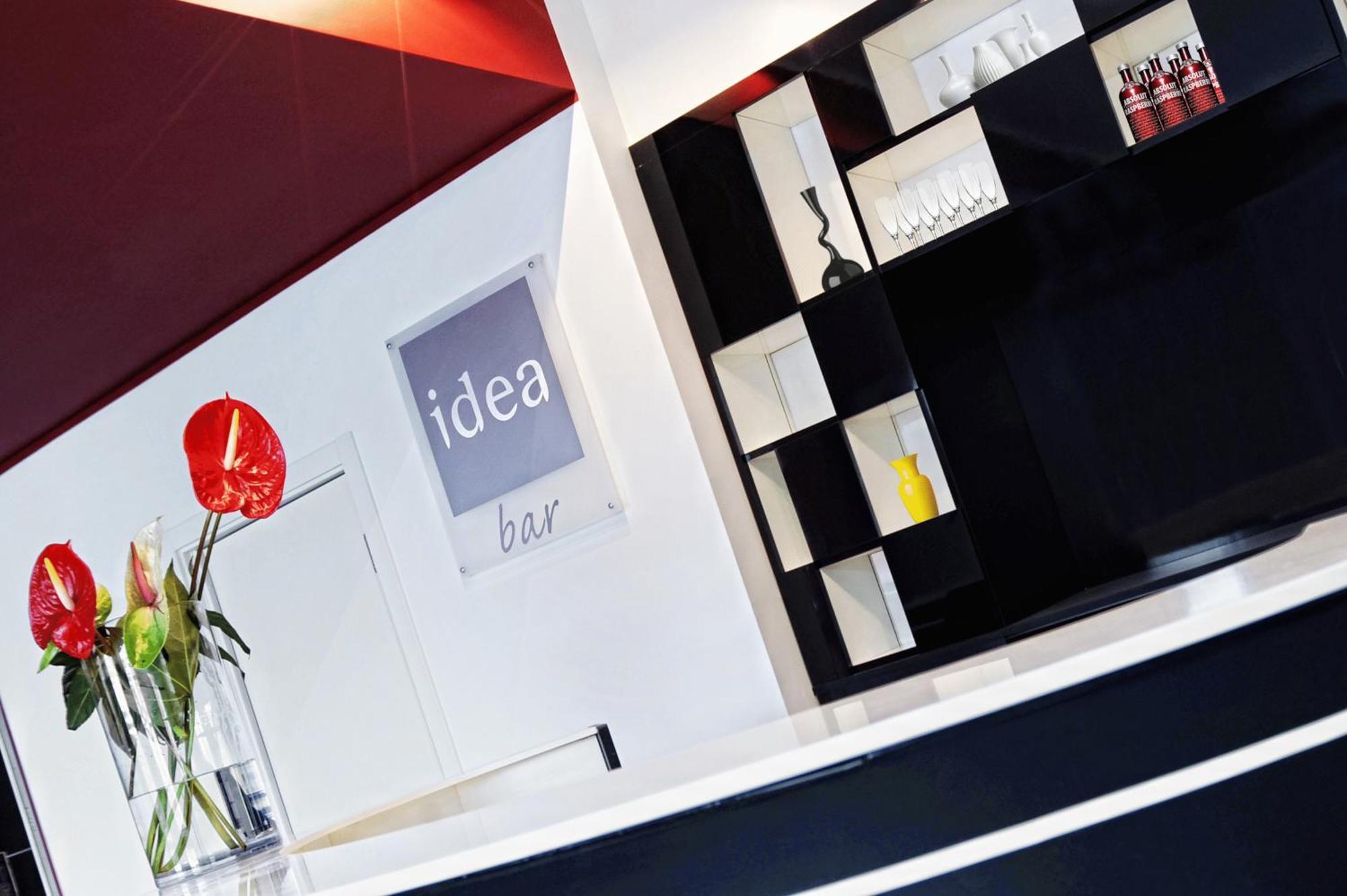 Idea Hotel Milano Malpensa Airport Case Nuove  Eksteriør billede Reception desk of Idea Bar