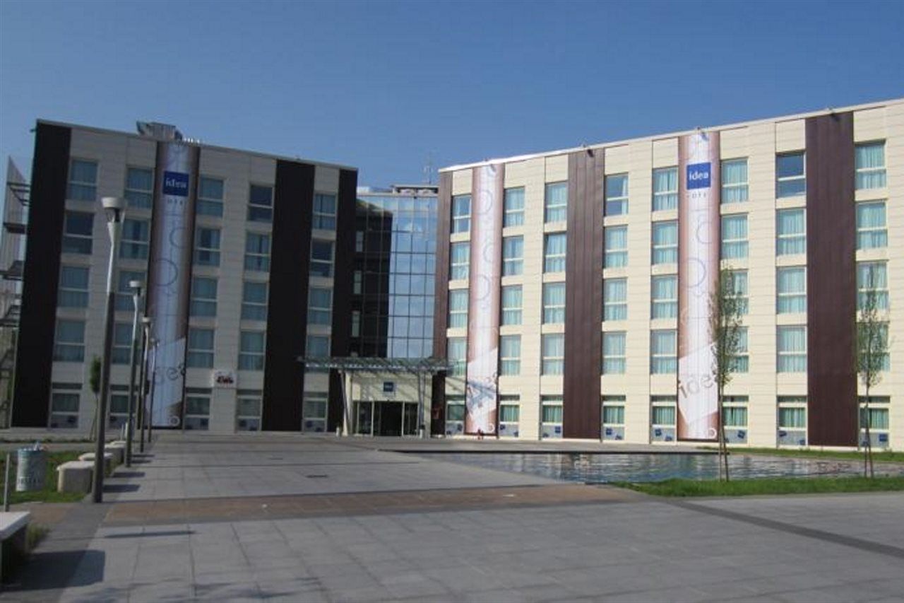 Idea Hotel Milano Malpensa Airport Case Nuove  Eksteriør billede The headquarters of Idea