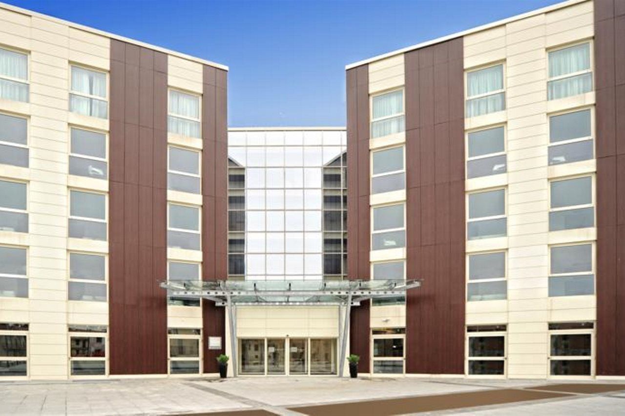 Idea Hotel Milano Malpensa Airport Case Nuove  Eksteriør billede The building of the National Institute of Research and Training in Higher Education