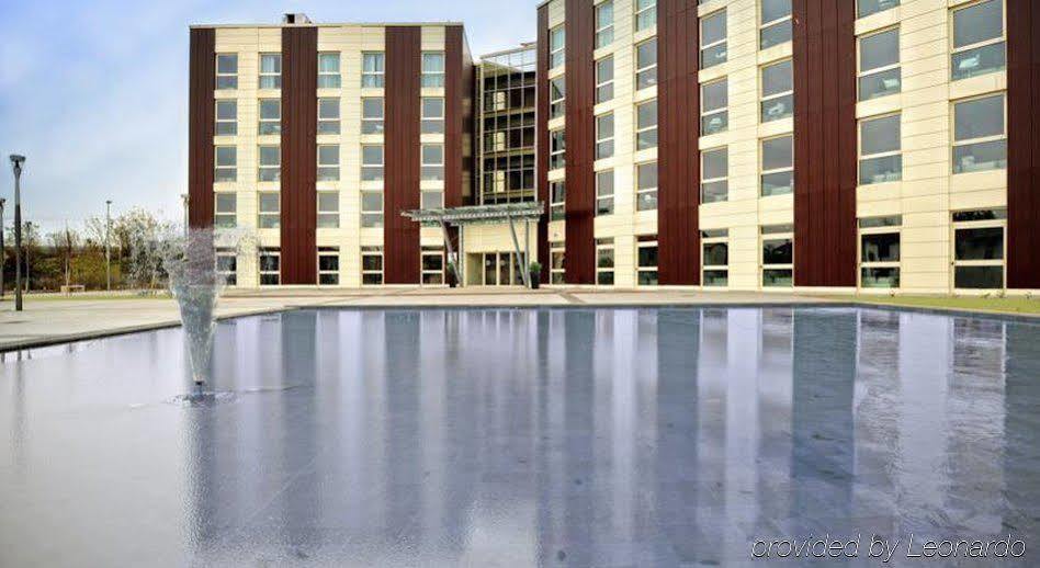 Idea Hotel Milano Malpensa Airport Case Nuove  Eksteriør billede The building of the University of Pavia