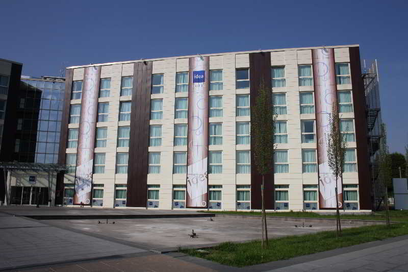 Idea Hotel Milano Malpensa Airport Case Nuove  Eksteriør billede The building of the University of Novi Sad